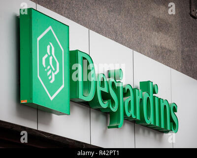 MONTREAL, Canada - 5 Novembre 2018: Desjardins logo della banca sul loro ramo principale per Montreal, Quebec. Il Mouvement Desjardins Banque è uno dei principali ba Foto Stock