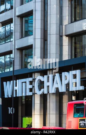 Il bianco edificio della cappella, 10 Whitechapel High Street, London, England, Regno Unito Foto Stock