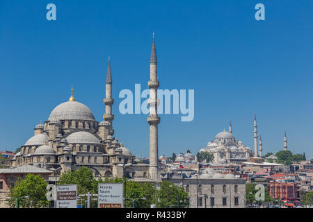 Istanbul, Turchia, 10 Giugno 2013: Nuova Moschea (Yeni Camii) nel quartiere Eminonu. Foto Stock