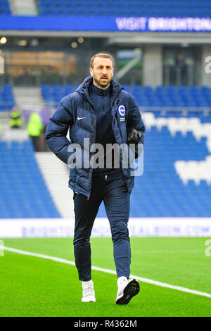 Glenn Murray di Brighton arriva per il match di Premier League tra Brighton e Hove Albion e Leicester City in American Express Community Stadium , Brighton , 24 novembre 2018 solo uso editoriale. No merchandising. Per le immagini di calcio FA e Premier League restrizioni si applicano inc. no internet/utilizzo mobile senza licenza FAPL - per i dettagli contatti Football Dataco Foto Stock