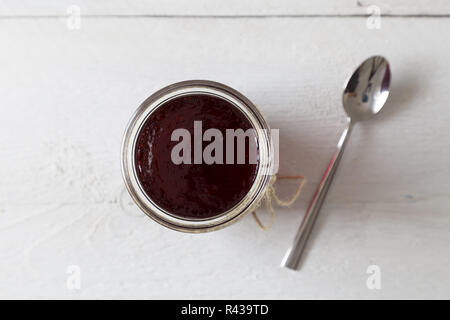 Marmellata di ribes in un barattolo di conservazione Foto Stock