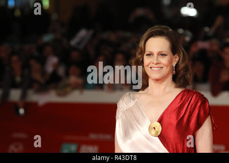 Sigourney Weaver assiste una premiere al XIII Roma Film Fest con: Sigourney Weaver dove: Roma, Italia Quando: 24 Ott 2018 Credit: IPA/WENN.com * * disponibile solo per la pubblicazione in UK, USA, Germania, Austria, Svizzera** Foto Stock