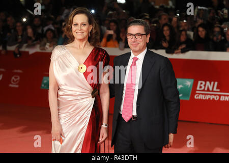 Sigourney Weaver assiste una premiere al XIII Roma Film Fest con: Sigourney Weaver, Antonio Monda dove: Roma, Italia Quando: 24 Ott 2018 Credit: IPA/WENN.com * * disponibile solo per la pubblicazione in UK, USA, Germania, Austria, Svizzera** Foto Stock