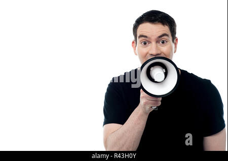 Uomo che fa un annuncio Foto Stock