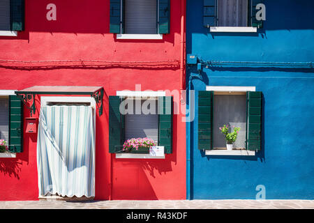 Facciata colorata sull isola di Burano, provincia di Venezia Foto Stock