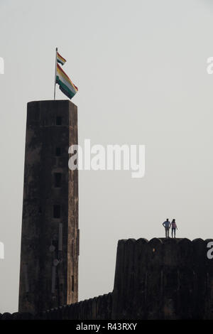 Le persone che visitano Jaigarh Fort (Diya Burj) a Jaipur, Rajasthan, India Foto Stock