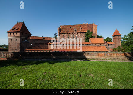 Castello di Malbork in Polonia, costruito per ordine di cavalieri teutonici, risalente al XIII secolo. Foto Stock