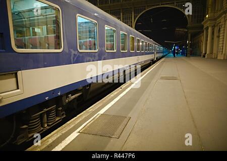 Treni in stazione Foto Stock