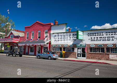 Bridgeport, CA, Stati Uniti d'America - 15 Luglio 2011: negozi di Main Street Bridgeport. Bridgeport è un censimento luogo designato e la sede della contea di Mono County.it Foto Stock