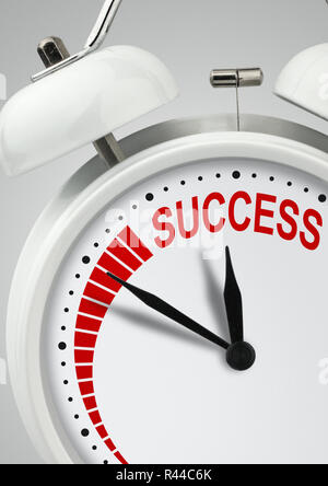 Tempo di concetto di successo, la lunga strada del successo, orologio con iscrizione close-up Foto Stock