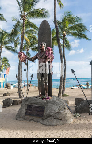 Waikiki,Oahu, alle Hawaii, Stati Uniti d'America - 21 Maggio 2018 : Vista della Duke Kahanamoku statua in Waikiki Beach Foto Stock