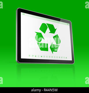 Digital tablet PC con un simbolo di riciclaggio sullo schermo. concetto ecologico Foto Stock