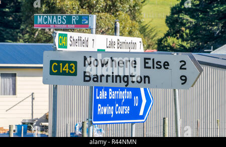 Segno alla città in Tasmania denominato "altrove" Foto Stock