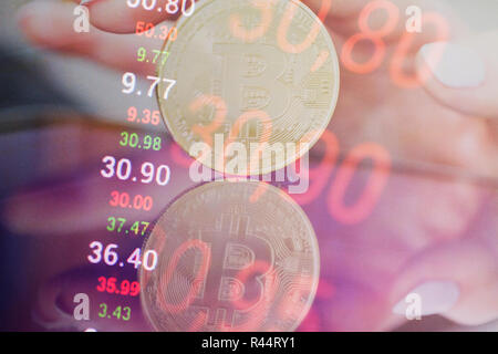 Bitcoin soldi sulla rete. Crypto valuta con grafici Foto Stock