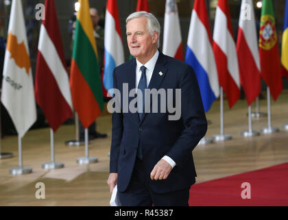 Bruxelles, Belgio. 25 Nov, 2018. Unione Europea (UE) capo negoziatore Michel Barnier arriva a una speciale Brexit vertice di Bruxelles, Belgio, nov. 25, 2018. Credito: Voi Pingfan/Xinhua/Alamy Live News Foto Stock