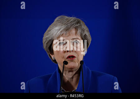 Bruxelles, Belgio. 25 Nov 2018. Il Primo Ministro inglese Theresa Maggio parla durante una conferenza stampa a seguito di una riunione speciale del Consiglio europeo. Foto Stock