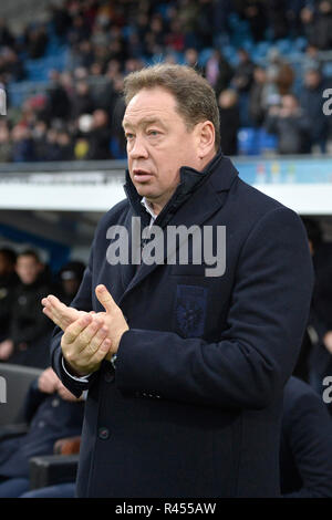 Tilburg, Paesi Bassi, 25 novembre 2018 olandese Eredivisie calcio stagione 2018 / 2019. Vitesse coach Leonid Sloetski durante il match Willem II - Vitesse. Credito: Pro scatti/Alamy Live News Foto Stock