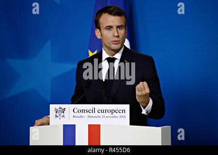 Bruxelles, Belgio. 25 Nov 2018. Il Presidente francese Emmanuel Macron risolve una conferenza stampa dopo la straordinaria unione leaders summit per finalizzare e formalizzare l'accordo Brexit. Alexandros Michailidis/Alamy Live News Foto Stock