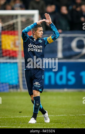 Tilburg, Paesi Bassi, 25 novembre 2018 Koning Willem II stadion olandese Eredivisie calcio stagione 2018 / 2019. Bryan Linssen celebra l'obiettivo durante la partita Willem II - Vitesse. Credito: Pro scatti/Alamy Live News Foto Stock