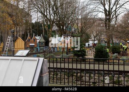 Cork, in Irlanda, il 25 novembre 2018.Glow Cork Preperations in corso nel Vescovo Lucey Park, la città di Cork, IrelandCork, Irlanda, 25 Nov 2018. Credito: Damian Coleman/Alamy Live News Foto Stock