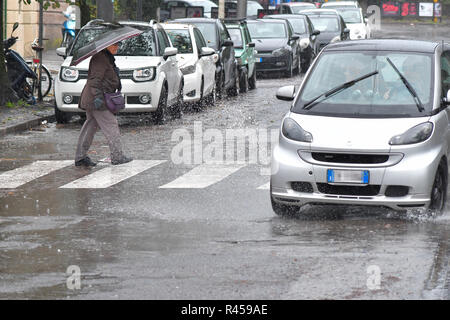 Roma, Italia, 25 Novembre, 2018. Inondazioni in Roma. Piazza delle Belle Arti Credito: LaPresse/Alamy Live News Foto Stock