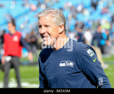 Charlotte, North Carolina, Stati Uniti d'America. 25 Nov, 2018. Seattle Seahawks Head Coach PETE CARROLL prima della partita contro la Carolina Panthers il 25 novembre 2018 presso la Bank of America Stadium di Charlotte, NC. Credit: Ed Clemente/ZUMA filo/Alamy Live News Foto Stock