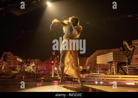 Brighton, Inghilterra. 25 novembre 2018, Firenze Welch di Firenze e la macchina esegue durante la 'alta come speranza' UK tour presso il Centro di Brighton, Inghilterra.© Jason Richardson / Alamy Live News Foto Stock