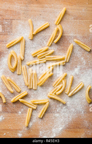 Paste alimentari non cotte casarecce Foto Stock