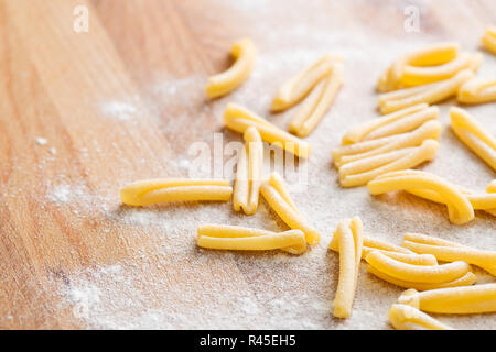 Paste alimentari non cotte casarecce Foto Stock