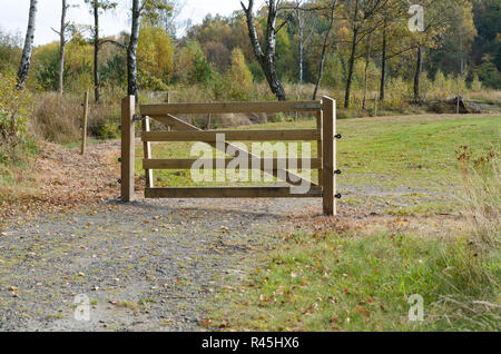 Un cancello di legno per proteggere Foto Stock