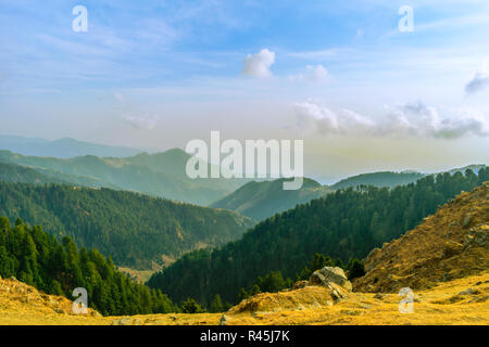 Dainkund- il canto colline, dall'alto, dopo la salita, il cielo al tramonto, la gamma della montagna Foto Stock