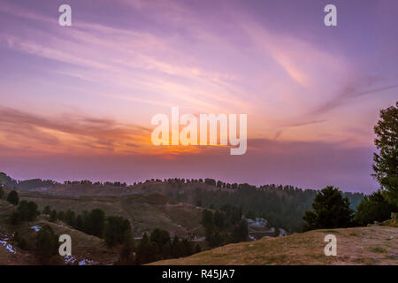 Dainkund- il canto colline- un Cielo di tramonto dalla cima della collina Foto Stock