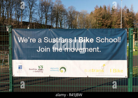Avviso o segno siamo un Sustrans I Bike School, in Langholm, Dumfries and Galloway, Scotland, Regno Unito Foto Stock