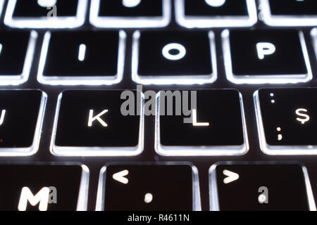 Vista dettagliata del laptop di illuminazione della tastiera, tastiera retroilluminata Foto Stock