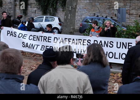 Estrema destra protesta degli attivisti suppone Christianophobia, Lione, Francia Foto Stock