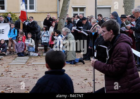 Estrema destra protesta degli attivisti suppone Christianophobia, Lione, Francia Foto Stock