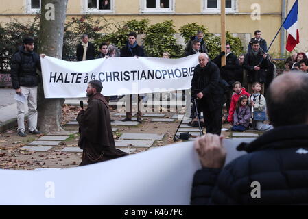 Estrema destra protesta degli attivisti suppone Christianophobia, Lione, Francia Foto Stock