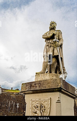 Il Castello di Stirling (Scozia): Re Roberto Bruce; Statua von Robert I., Robert the Bruce, König von Schottland Foto Stock