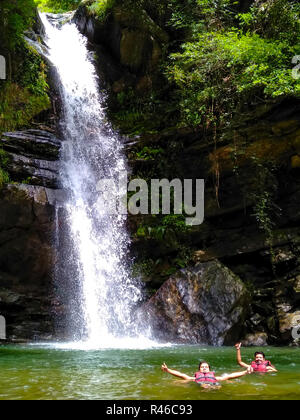 Bhalu Gaad escursione a cascata Foto Stock