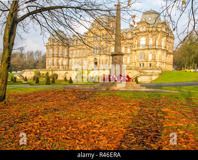 Il Bowes Museum in Teesdale città mercato di Barnard Castle County Durham fondata da John e Josephine Bowes 1869 nello stile di un castello francese Foto Stock