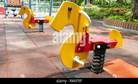 Le attrezzature ricreative per bambini nel parco Foto Stock