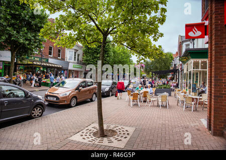 Clifton Street, la principale via dello shopping di Lytham St Annes LANCASHIRE REGNO UNITO Foto Stock