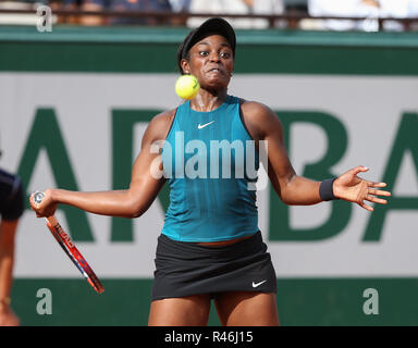 American giocatore di tennis Sloane Stephens in azione all'aperto francese 2018, Parigi, Francia Foto Stock