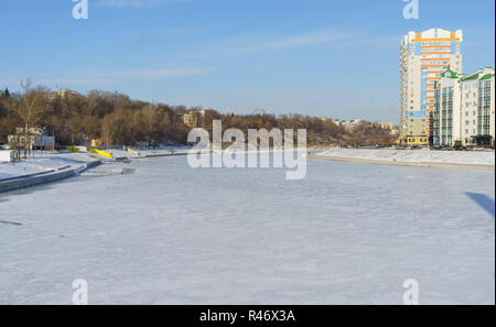 Febbraio 7, 2018 Orel, Russia fiume Oka sotto il ghiaccio a Orel Foto Stock