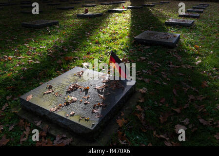 Il tedesco War Graves al Vladslo Cimitero di Guerra Tedesco si trova a nord di Ypres Foto Stock