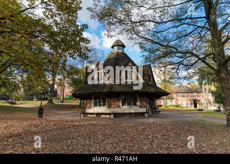 Bournville, Birmingham, UK, 29 ottobre 2018, la casa di riposo sul verde Foto Stock