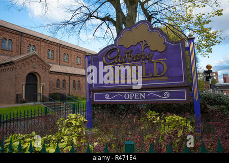 Bournville, Birmingham, UK, 29 ottobre 2018, l'ingresso al Cadburys World Foto Stock