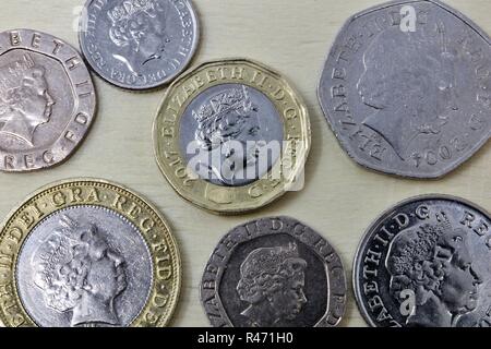 Le monete della sterlina Foto Stock