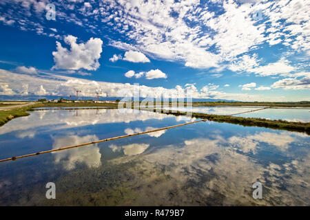 Sale i campi di produzione di Nin Foto Stock