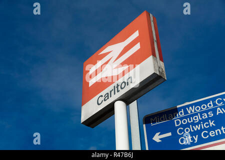 Carlton stazione ferroviaria, Carlton, Nottinghamshire, Regno Unito, ottobre 2018, Rete Guida segno Foto Stock